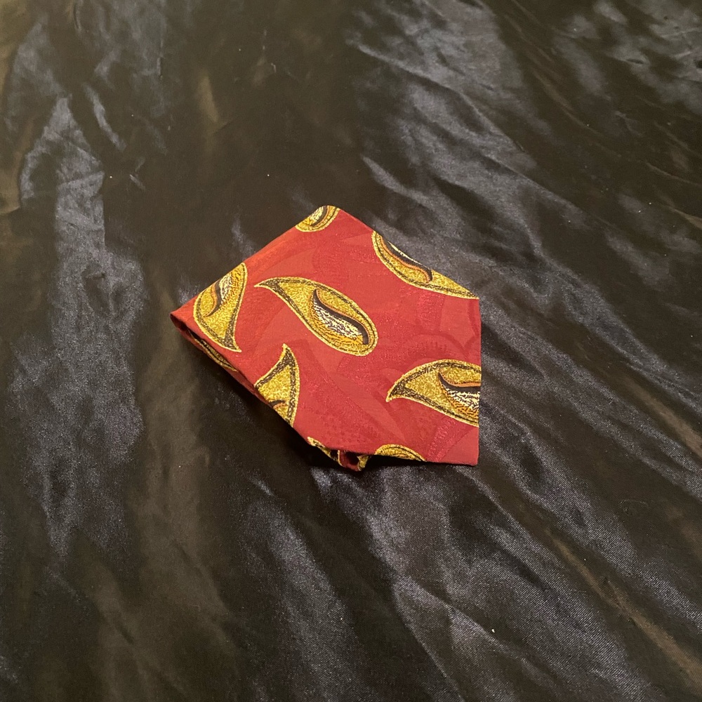 BURBERRY Tie (Red/Paisley, Silk)